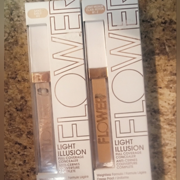 NWT Flower Light Illusion Concealer - Picture 4 of 5